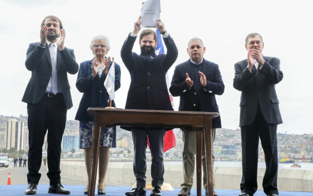 ‘Acuerdo por Valparaíso’, que impulsa el desarrollo portuario de la ciudad, llega al Presidente Boric